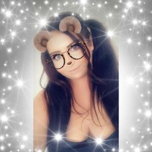 Meet your Posher, Cassandra